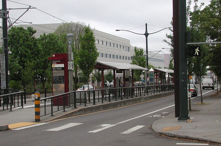 800px-Overlook_Park_MAX_station