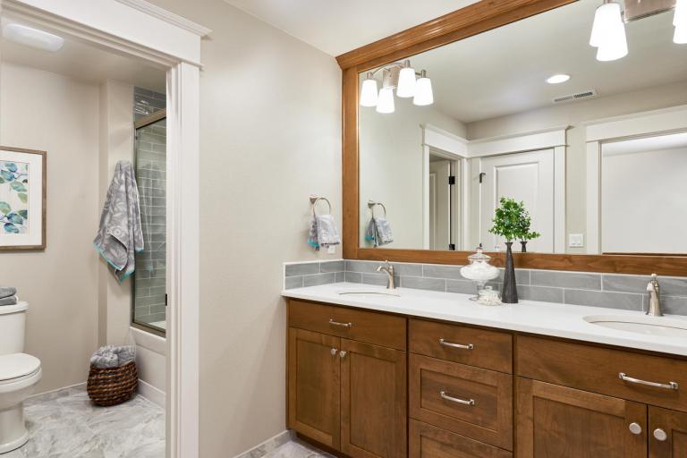 photo_30135995-1300x866