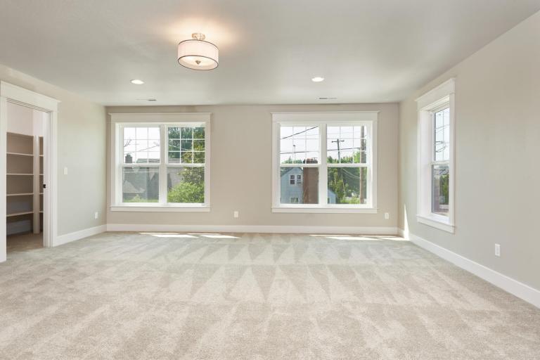 photo_30135998-1300x866