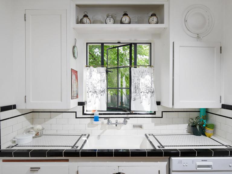 Newly remodeled kitchen w/ SS convection oven w/ induction range + SS refrigerator.