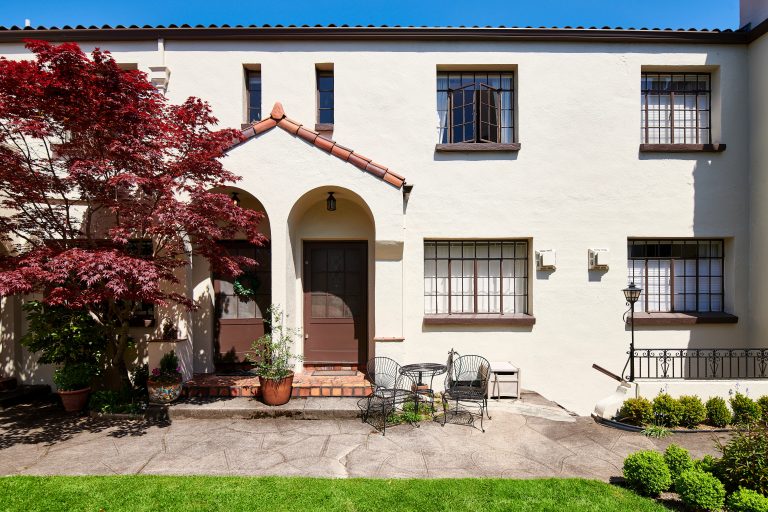 2325 NE Flanders St Unit APT-print-010-016-Front Exterior-4200x2800-300dpi