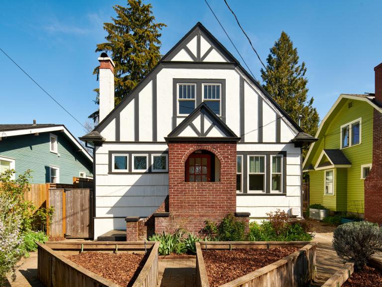 5829 SE Lafayette St Portland-large-001-030-Front of Home-1334x1000-72dpi